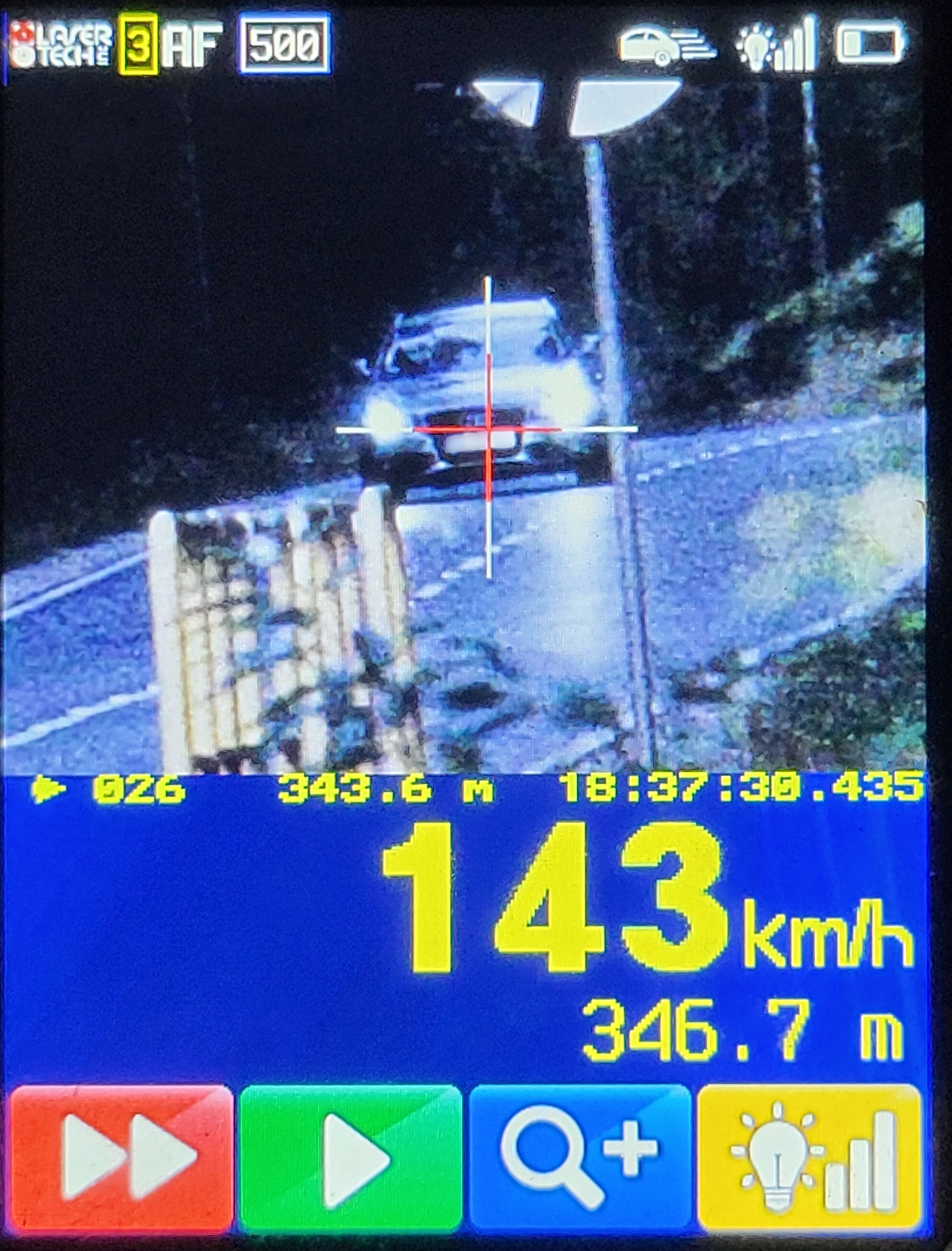 Kolejny pirat drogowy na „napoleonce”. Jechał 143 km/h