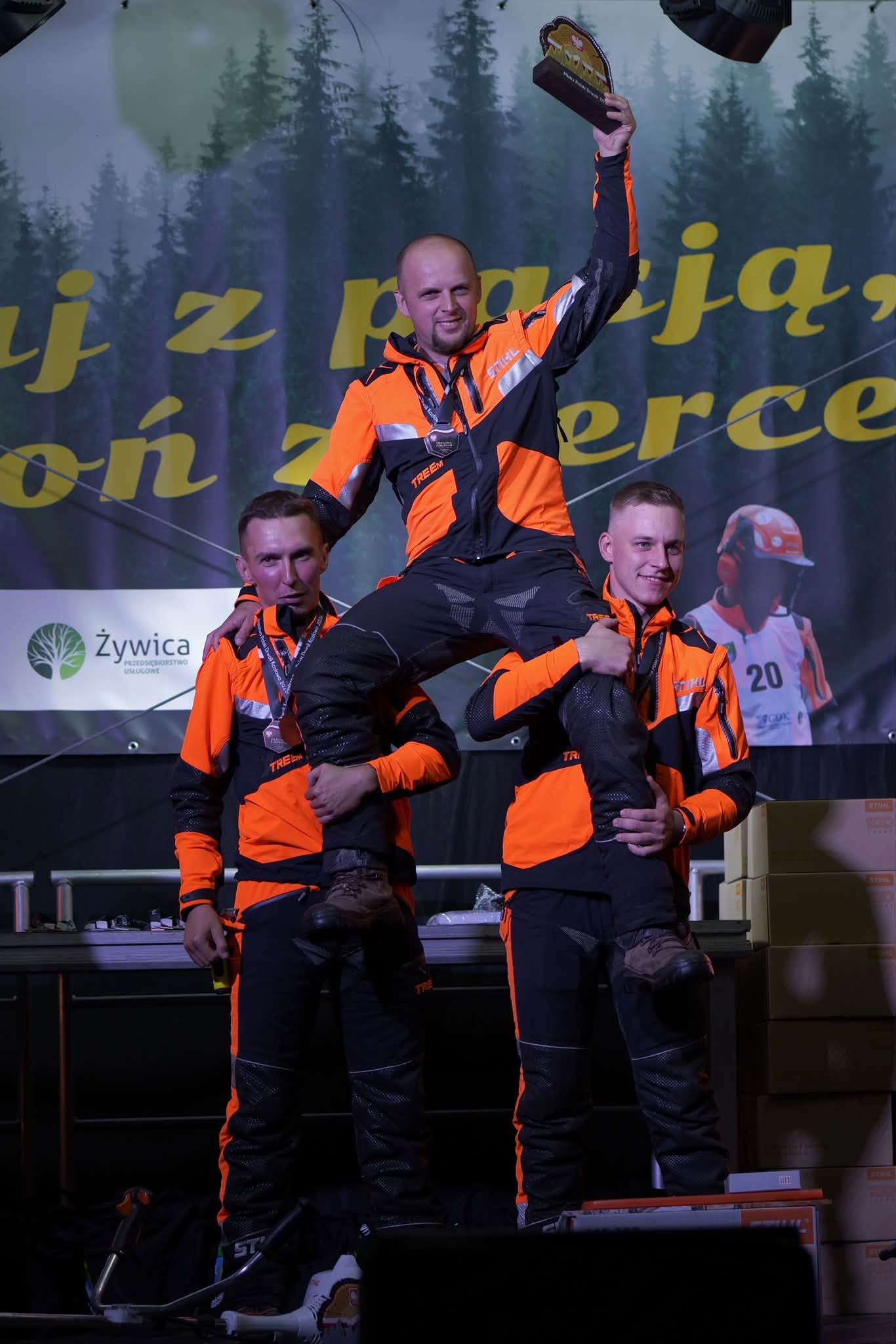Kamil Szarmach ponownie Mistrzem Polski Drwali. To również ogromny sukces uczniów i absolwentów Technikum Leśnego w Tucholi! (FOTO)