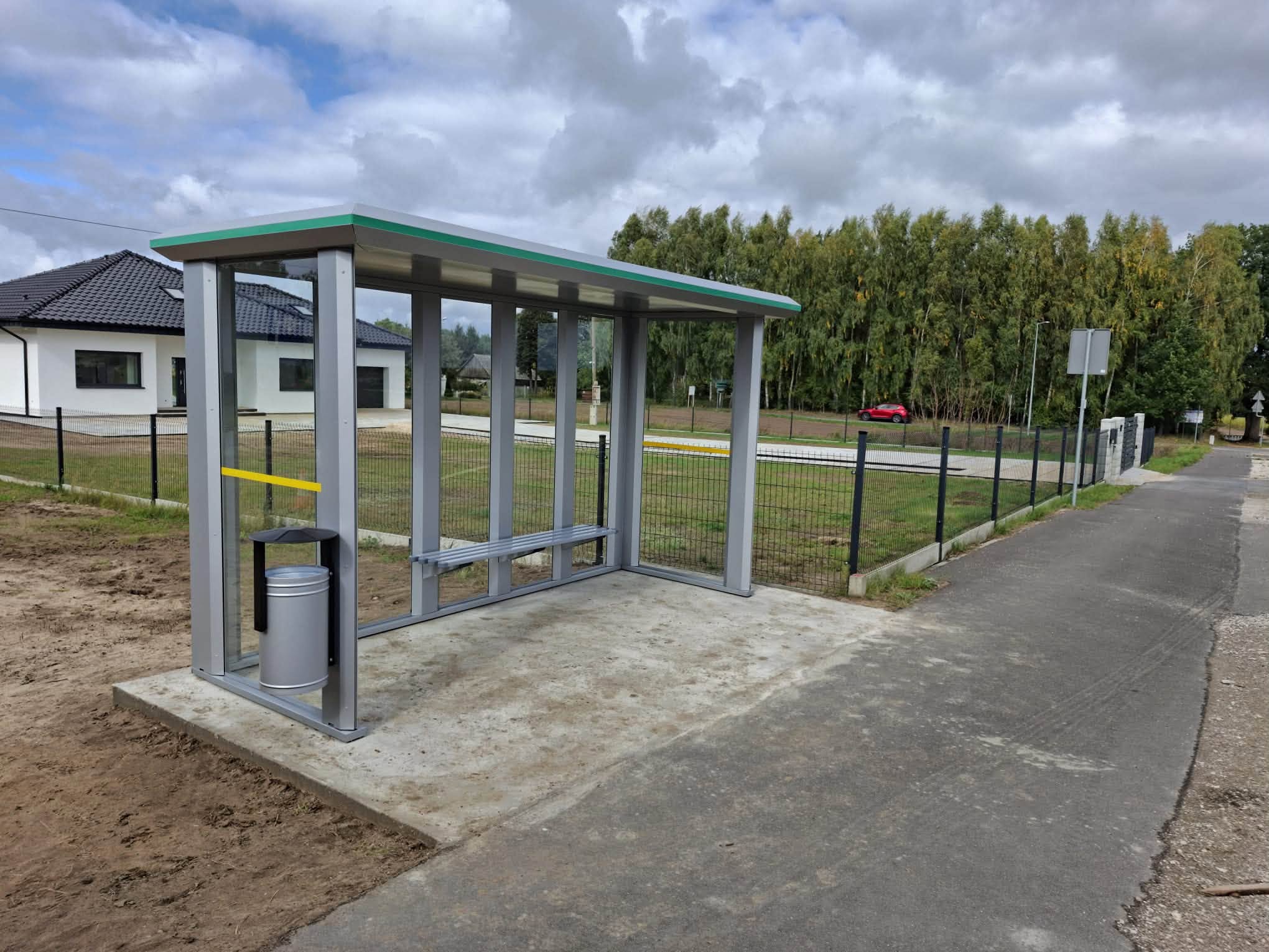 W Brzozowych Błotach powstał nowy przystanek autobusowy