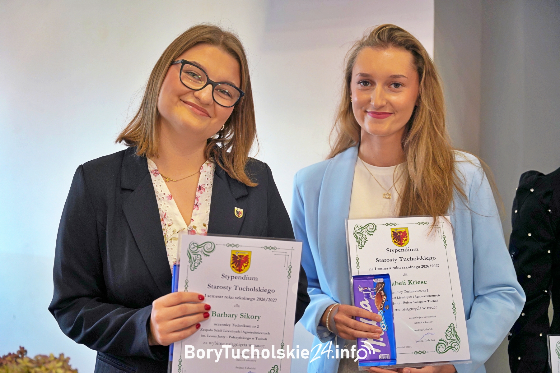 Stypendia Starosty Tucholskiego wręczone. Nagrodzono najlepszych uczniów i laureatów konkursów (FOTO)