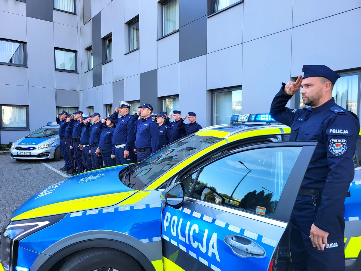 Policjanci z Tucholi oddali hołd swojemu zmarłemu koledze (FOTO, WIDEO)