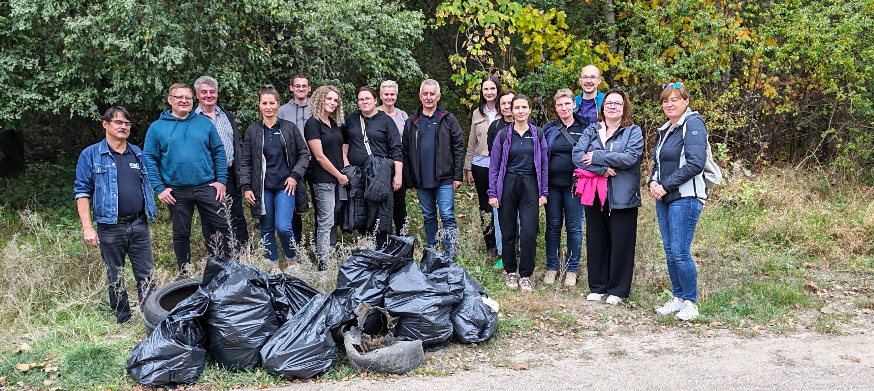 Pracownicy tucholskiego samorządu ponownie sprzątali las (FOTO)