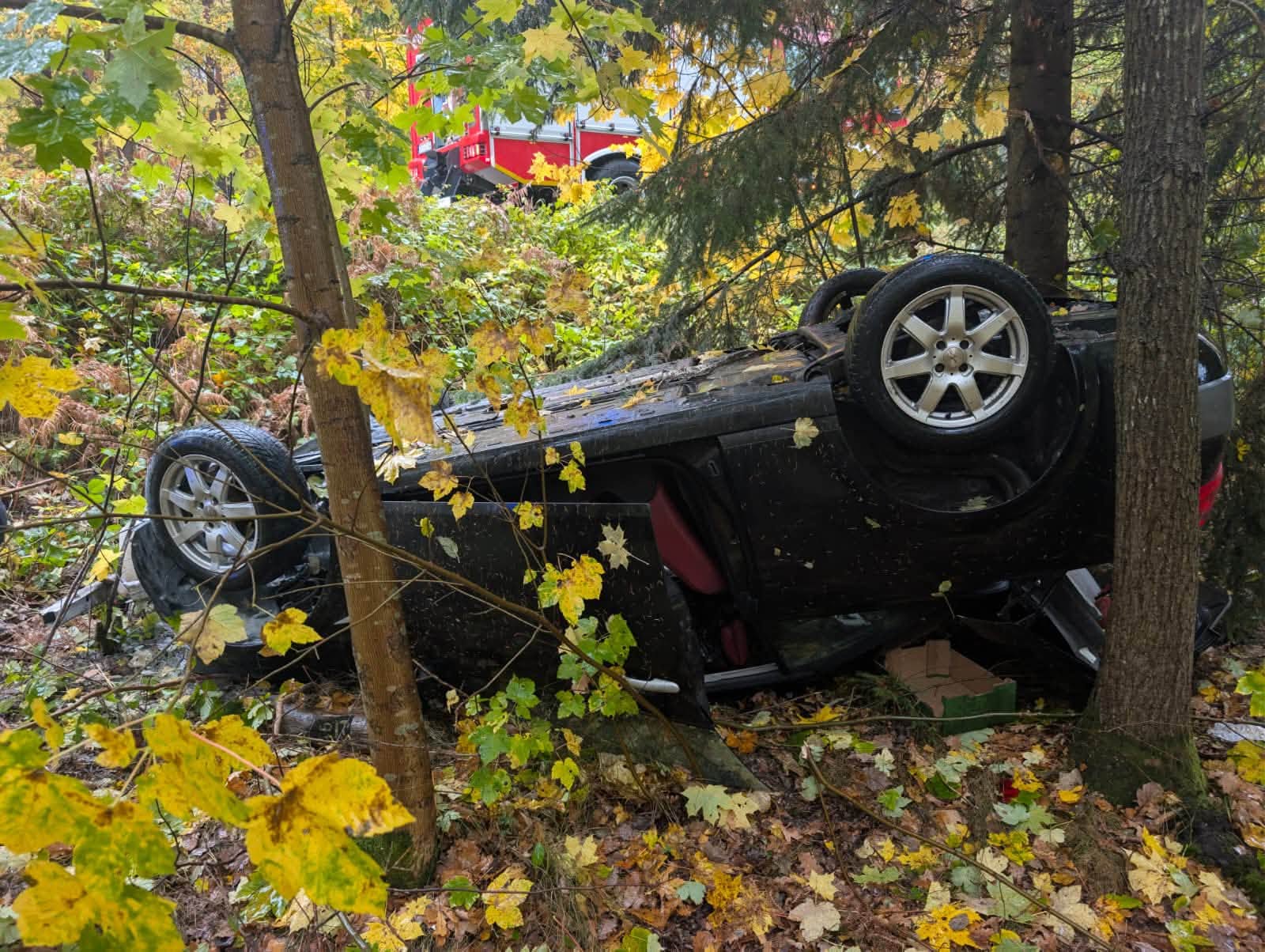 Dachowanie na trasie Mokre-Karsin. 18-latek stracił panowanie nad samochodem