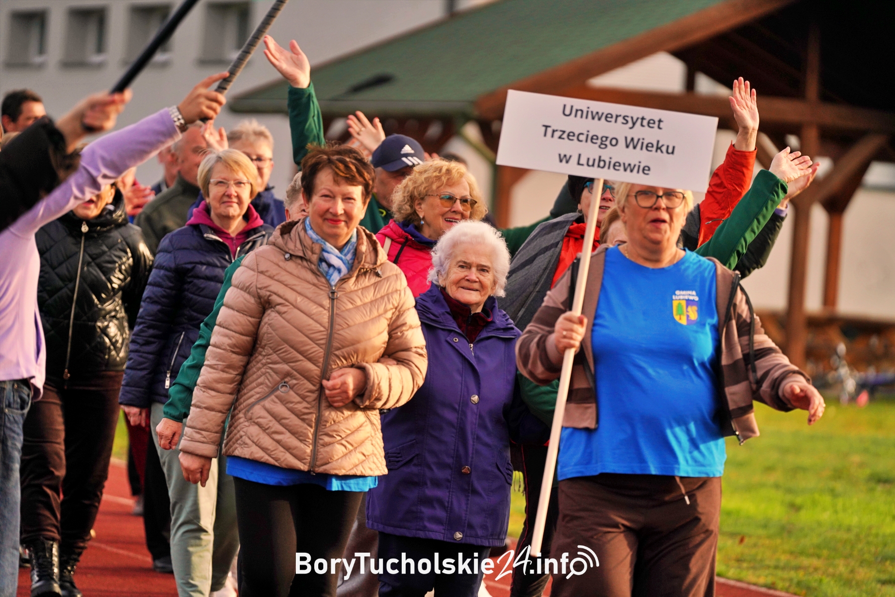 Seniorzy rywalizowali podczas VI Lubiewskiej Olimpiady Sportowej (FOTO, WIDEO)