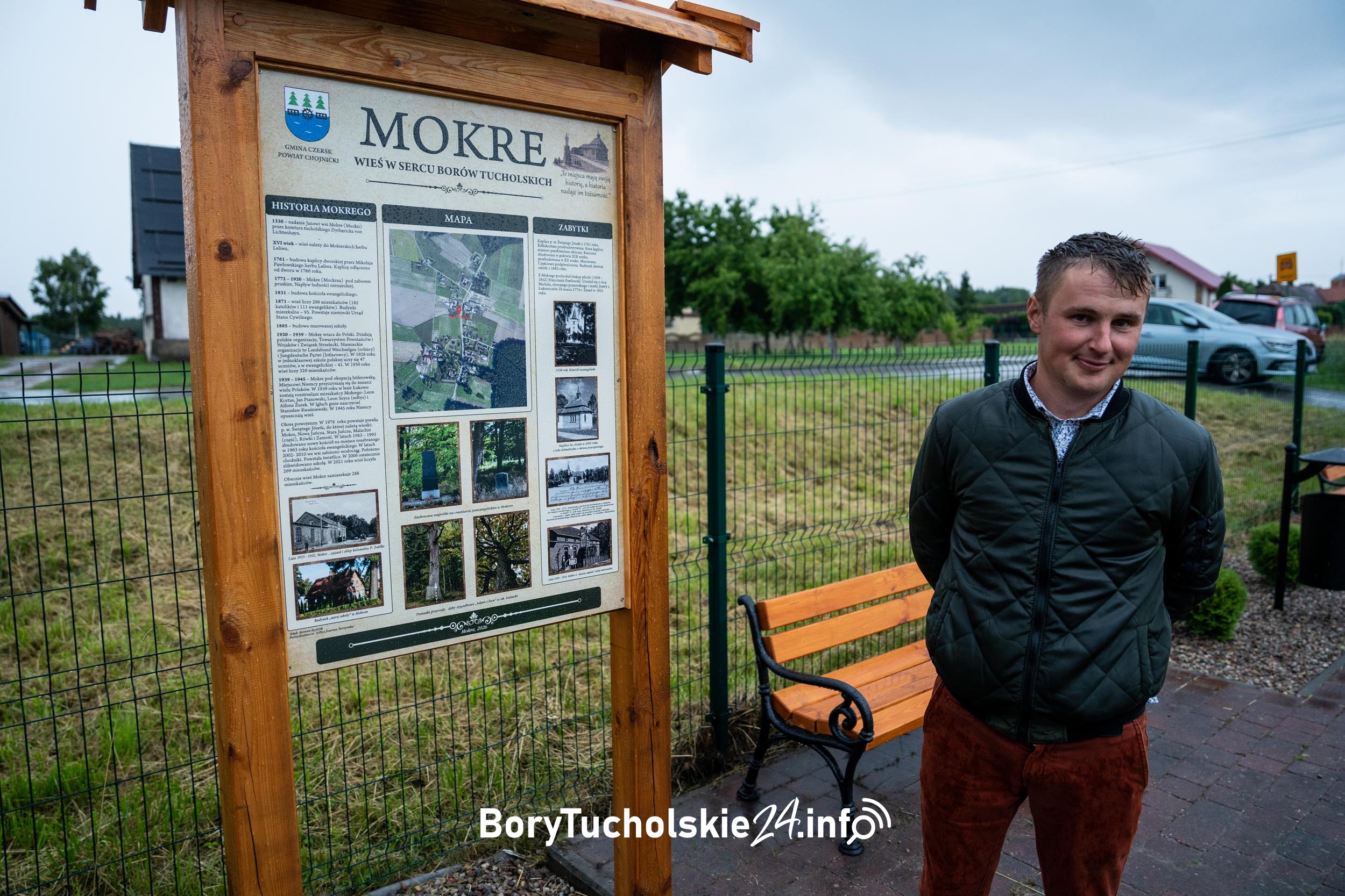 Paweł Janikowski ufundował tablicę w Mokrem.