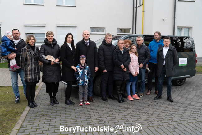 Nowe 9-osobowe auto dla placówek opiekuńczo-wychowawczych w Gostycynie i Żalnie