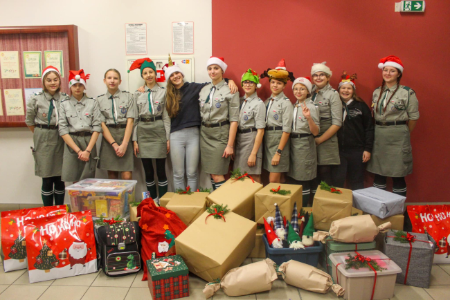 Harcerze z Łęga zawieźli prezenty do domu dziecka (FOTO)