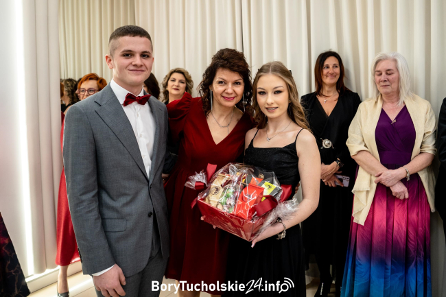 Studniówka w tucholskim ZSLiA (DUŻO ZDJĘĆ)