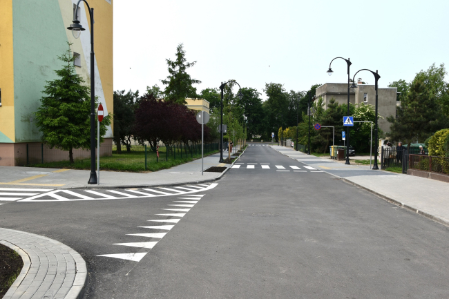 Nowe jezdnie i chodniki, a do tego sygnalizacja świetlna, oświetlenie drogowe i nasadzenia zieleni