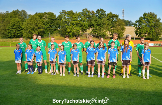 Piłkarskie święto w Tucholi. Tucholanka zmierzyła się z Chojniczanką w meczu towarzyskim (FOTO, WIDEO)