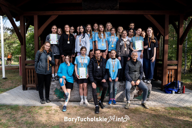 Uczniowie z powiatu tucholskiego rywalizowali w biegach przełajowych (FOTO, WIDEO)