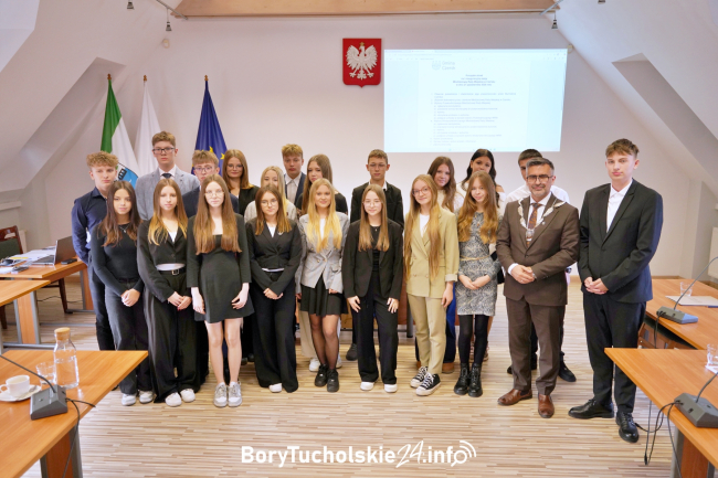 Pierwsza sesja MRM w Czersku. Wybrano przewodniczącego, nie udało się wyłonić wiceprzewodniczącego (FOTO, WIDEO)