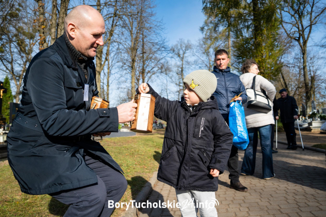 Kwesta na cmentarzu w Śliwicach (FOTO, WIDEO)