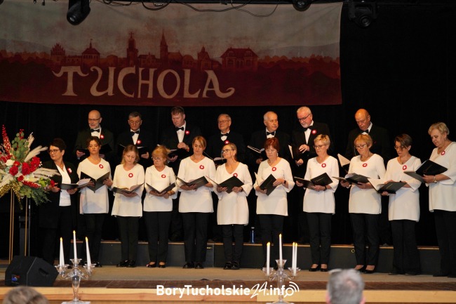 Śpiew dla Ojczyzny w Tucholi – muzyczne uczczenie 107. rocznicy niepodległości (FOTO, WIDEO)
