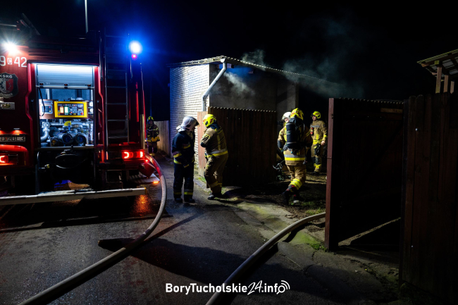 Pożar garażu przy ulicy Świeckiej w Śliwicach (FOTO, WIDEO)