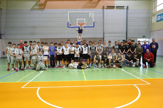 Gospodarze zdobyli puchar w turnieju koszykówki (FOTO)