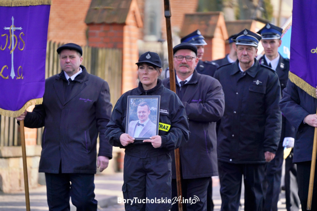 Rodzina oraz druhowie pożegnali Karola Wesołowskiego (FOTO, WIDEO)