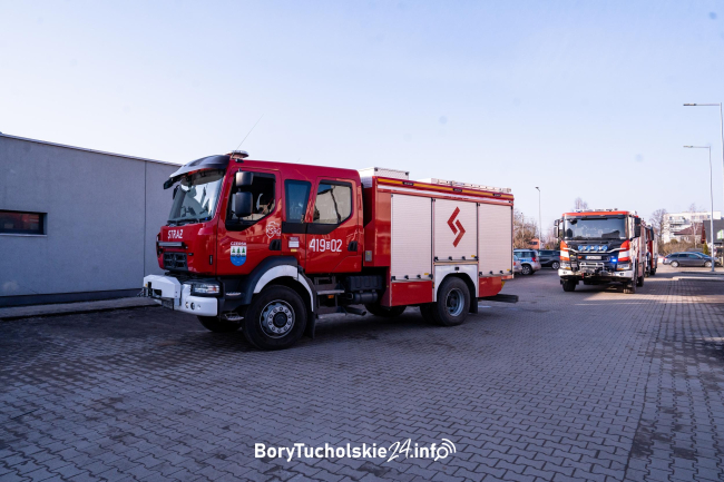 Ewakuacja marketu w Czersku. Włączona czujka gazu (FOTO, WIDEO)