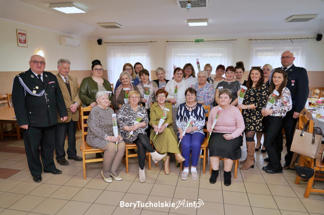 Dzień Kobiet w Będźmierowicach (FOTO, WIDEO)