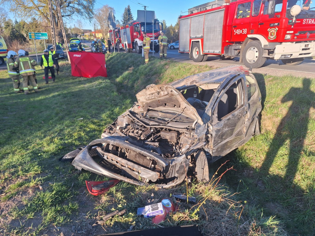 Śmiertelny wypadek w Pruszczu. Jedna osoba nie żyje, druga poleciała do szpitala 