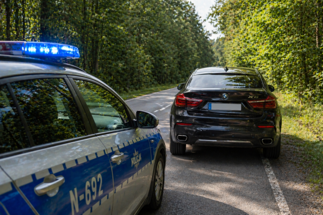Pijany Litwin w kradzionym samochodzie zatrzymany w powiecie tucholskim