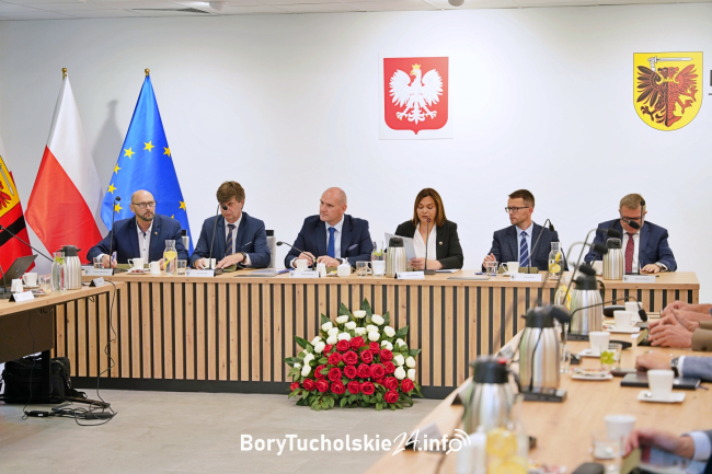 Jednogłośne wotum zaufania i absolutorium dla Zarządu Powiatu Tucholskiego (FOTO, WIDEO)