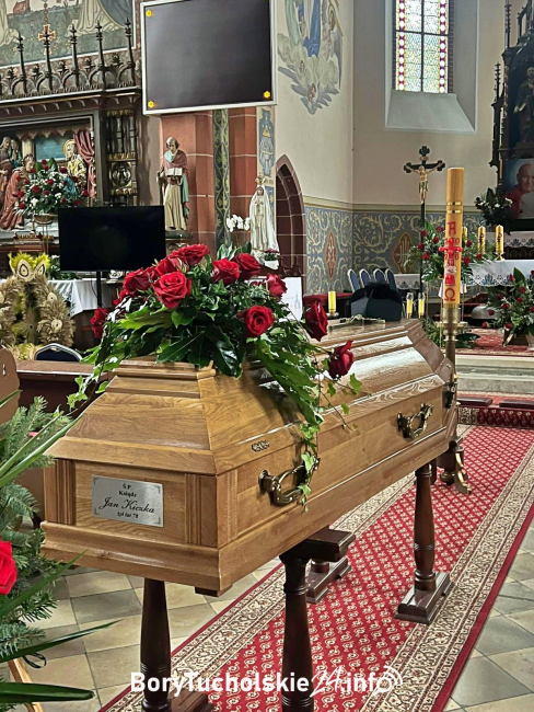 Parafianie pożegnają dziś śp. ks. Jana Kiczkę. Uroczystości pogrzebowe w Łęgu