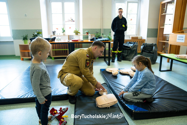 Uczyli się udzielania pierwszej pomocy i poznawali alerty RCB. Trening rodzinny w Tucholi (FOTO, WIDEO)