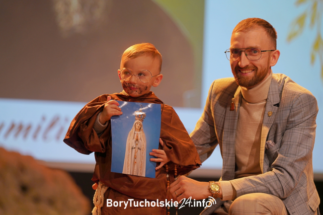 Dzieci w Śliwicach wcieliły się w postacie świętych (FOTO, WIDEO)